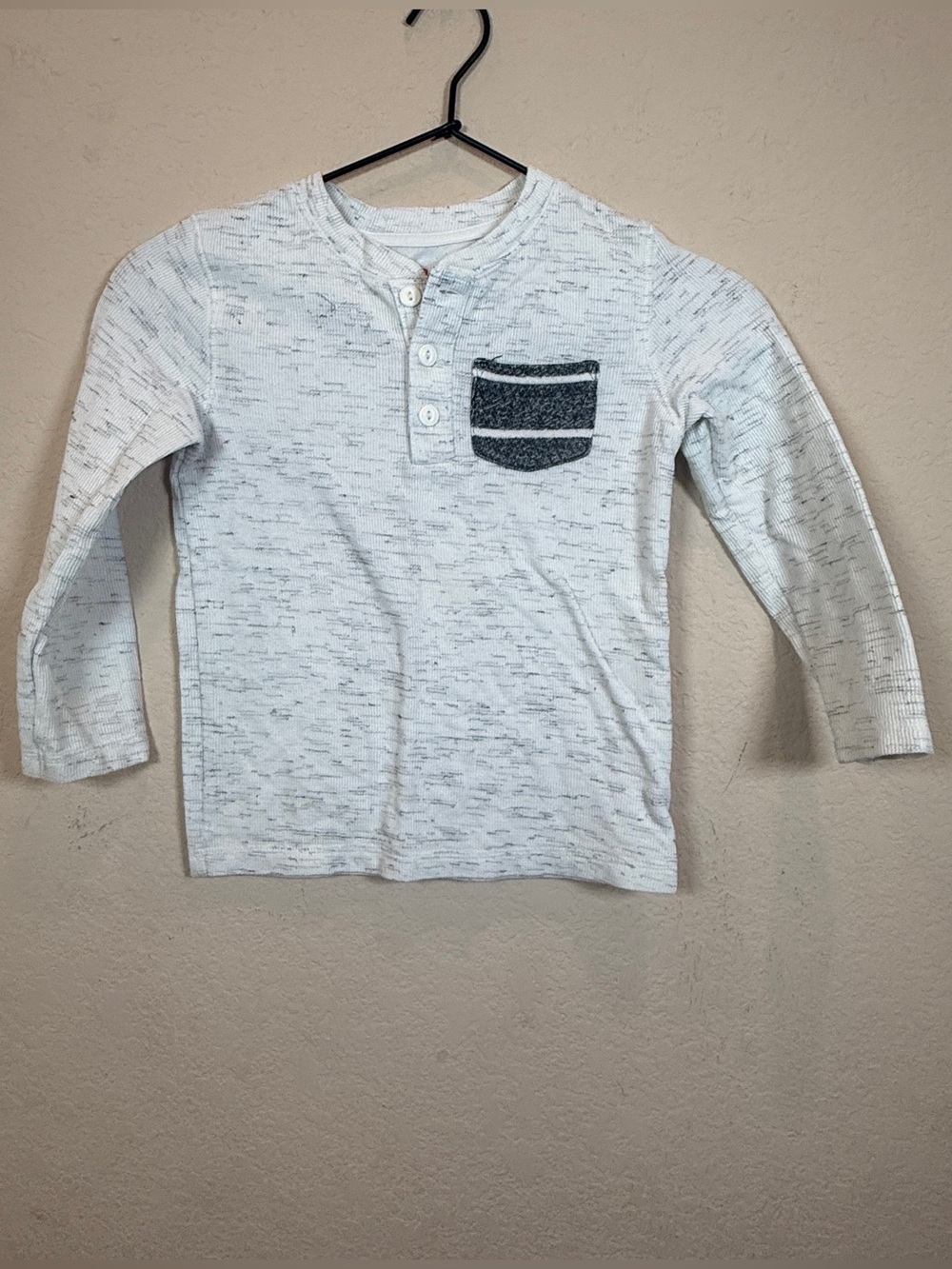 Cat & Jack Kids Long-Sleeve Top with Contrast Pocket. Size 5T